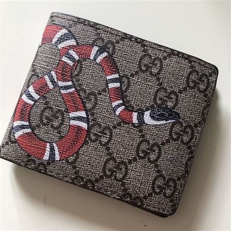 fake gucci wallet how to tell|gucci men's wallet knockoff.